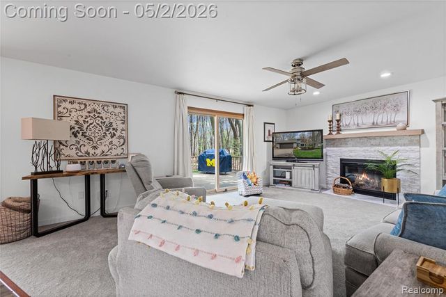 961 Cedar Oaks Trail, White Lake, MI 48386