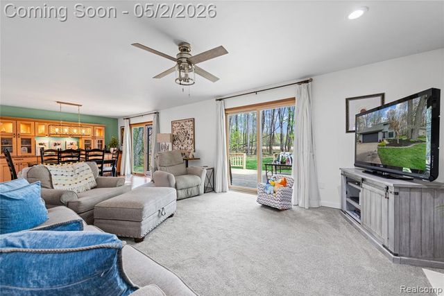 961 Cedar Oaks Trail, White Lake, MI 48386
