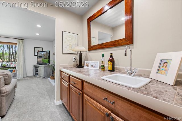 961 Cedar Oaks Trail, White Lake, MI 48386