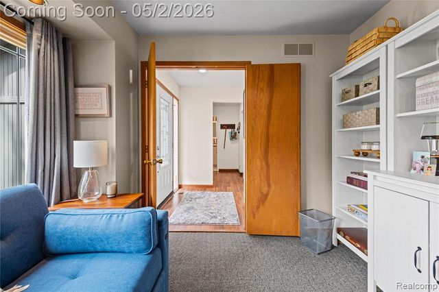 961 Cedar Oaks Trail, White Lake, MI 48386