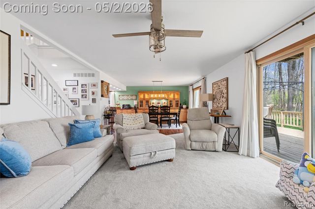 961 Cedar Oaks Trail, White Lake, MI 48386