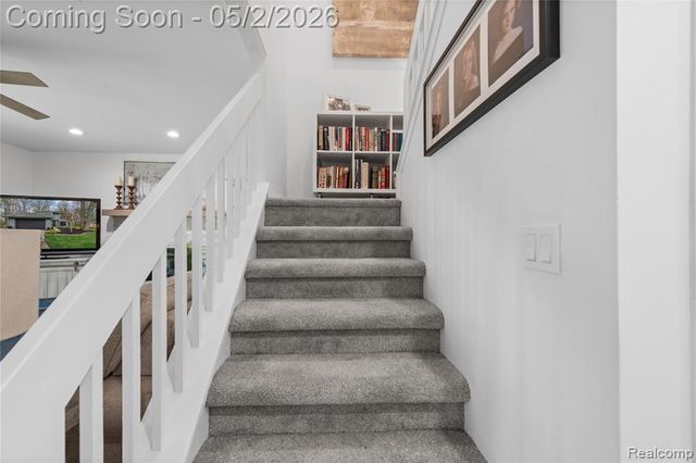 961 Cedar Oaks Trail, White Lake, MI 48386