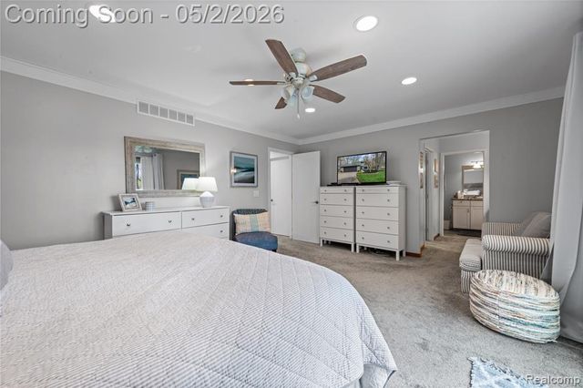 961 Cedar Oaks Trail, White Lake, MI 48386