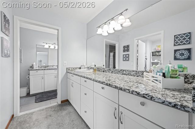 961 Cedar Oaks Trail, White Lake, MI 48386