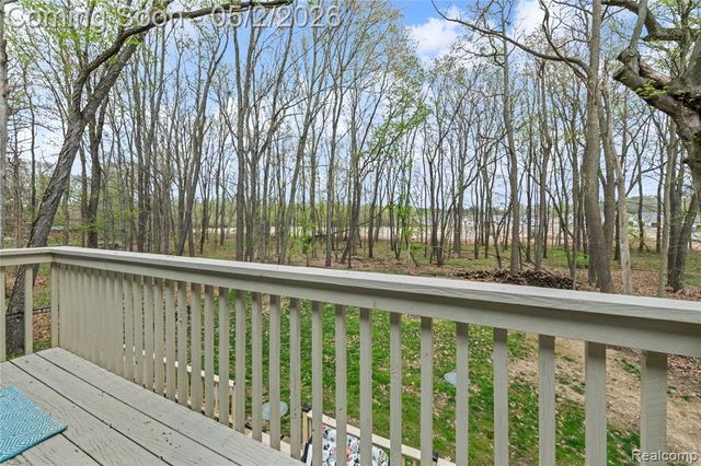 961 Cedar Oaks Trail, White Lake, MI 48386