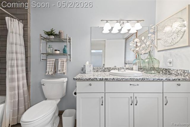 961 Cedar Oaks Trail, White Lake, MI 48386