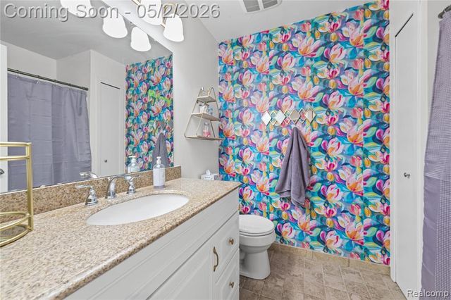961 Cedar Oaks Trail, White Lake, MI 48386