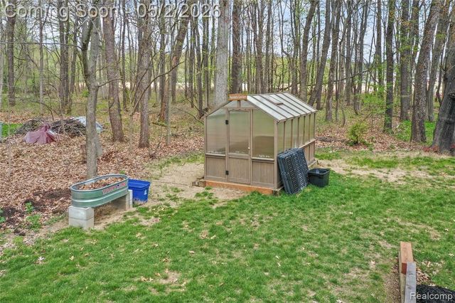 961 Cedar Oaks Trail, White Lake, MI 48386