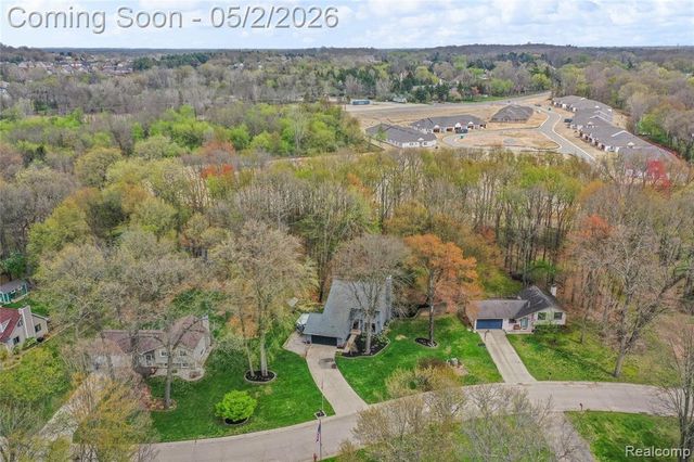 961 Cedar Oaks Trail, White Lake, MI 48386