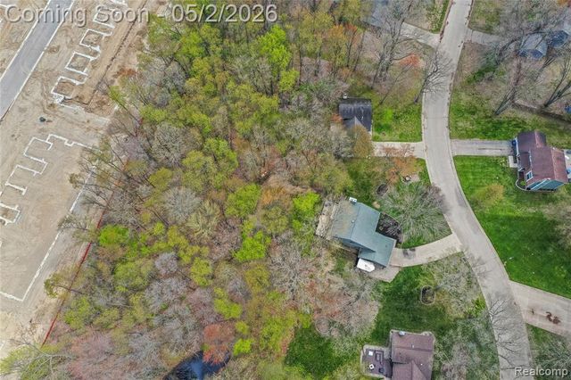 961 Cedar Oaks Trail, White Lake, MI 48386
