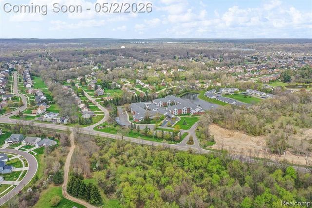 961 Cedar Oaks Trail, White Lake, MI 48386