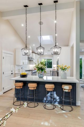 2886 Emerson Street, Palo Alto, CA 94306