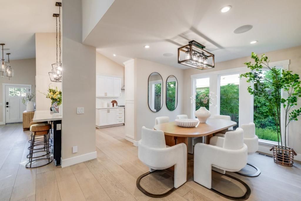 Image 10 of property listing at 2886 Emerson Street, Palo Alto, CA 94306