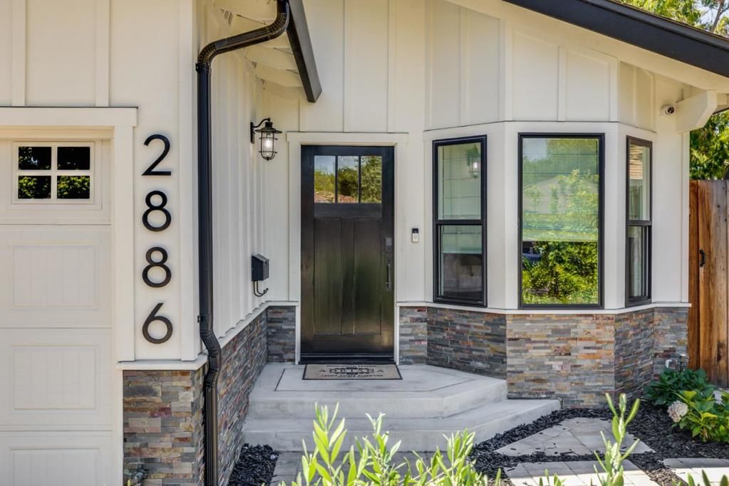 Image 3 of property listing at 2886 Emerson Street, Palo Alto, CA 94306