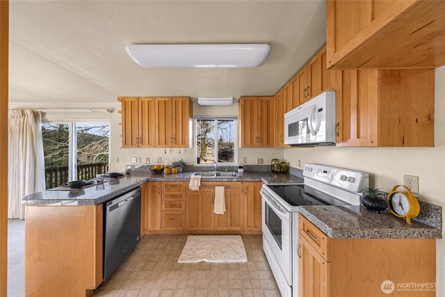 3701 Ridgemont Way, Bellingham, WA 98226