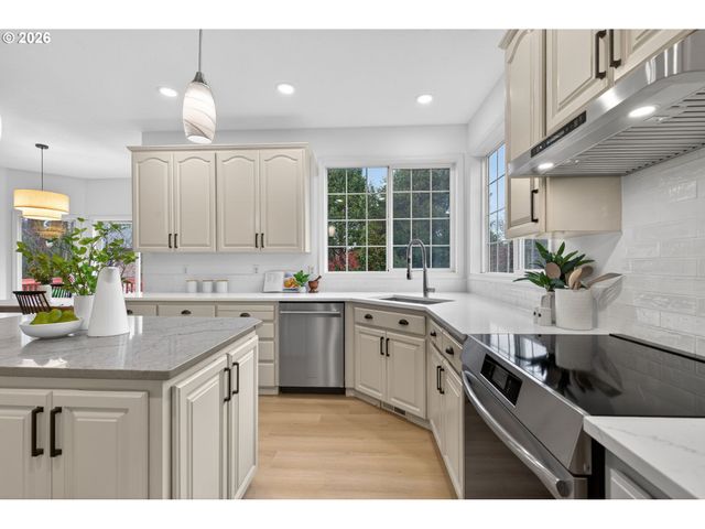 13539 Se SCOTT CREEK Ln, Happy Valley, OR 97086