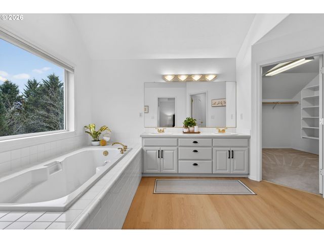 13539 Se SCOTT CREEK Ln, Happy Valley, OR 97086