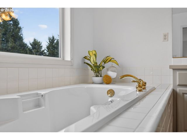 13539 Se SCOTT CREEK Ln, Happy Valley, OR 97086