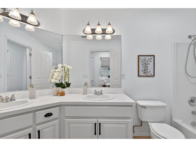 13539 Se SCOTT CREEK Ln, Happy Valley, OR 97086