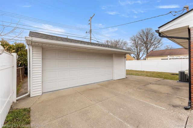 20025 Valera Street, St. Clair Shores, MI 48080