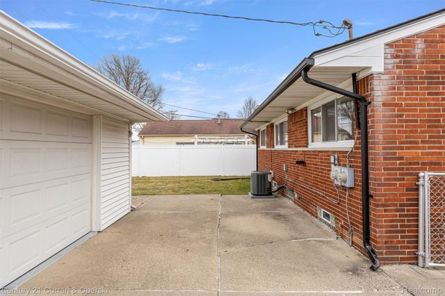 20025 Valera Street, St. Clair Shores, MI 48080