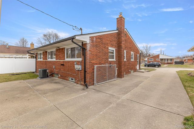 20025 Valera Street, St. Clair Shores, MI 48080