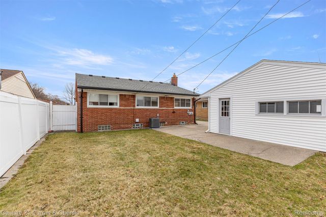20025 Valera Street, St. Clair Shores, MI 48080