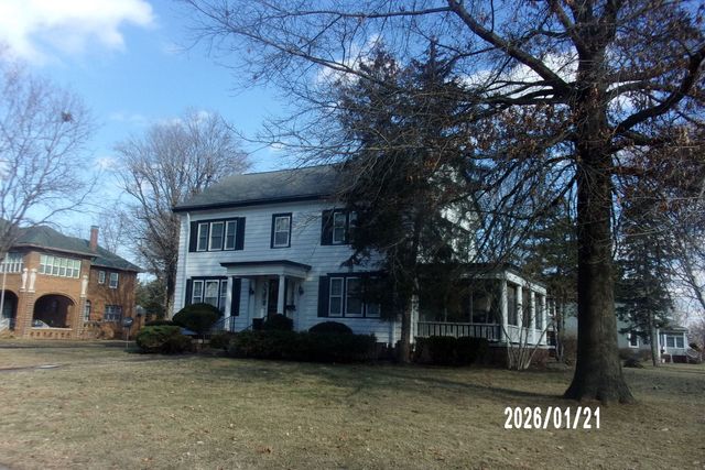 454 S 5th Street, Watseka, IL 60970