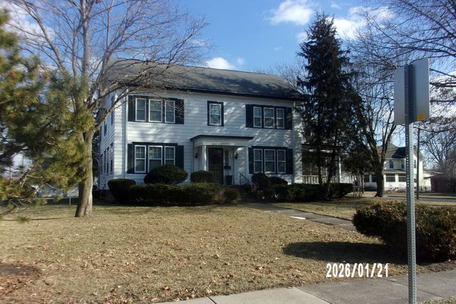 454 S 5th Street, Watseka, IL 60970