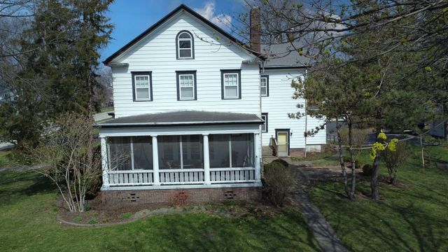 454 S 5th Street, Watseka, IL 60970