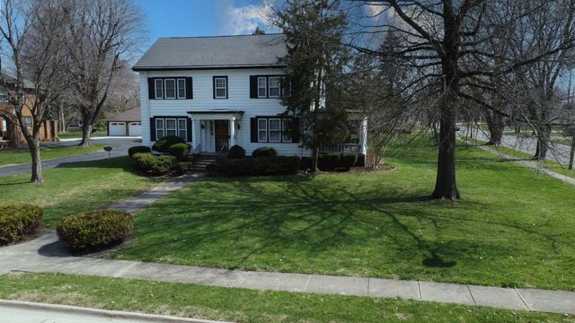 454 S 5th Street, Watseka, IL 60970