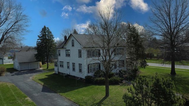 454 S 5th Street, Watseka, IL 60970