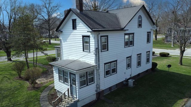 454 S 5th Street, Watseka, IL 60970