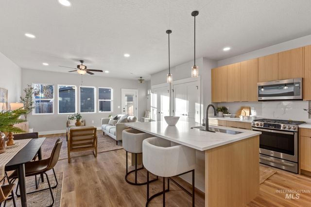 2111 S Pacific St, Boise, ID 83705