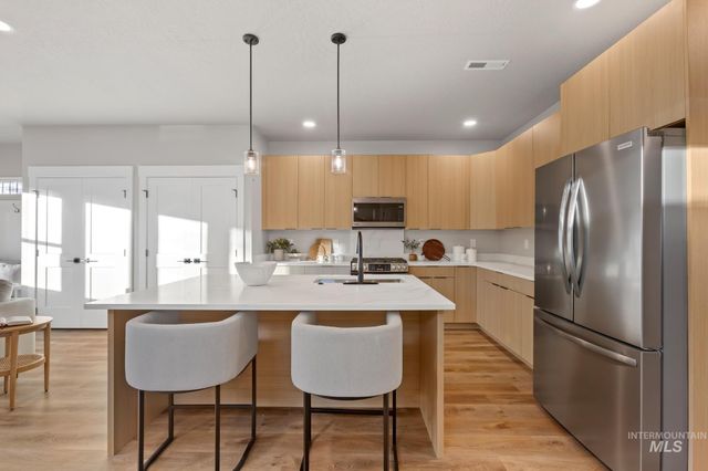 2111 S Pacific St, Boise, ID 83705