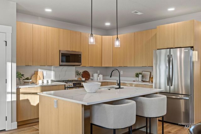 2111 S Pacific St, Boise, ID 83705