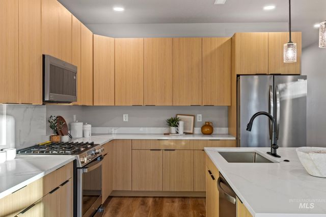 2111 S Pacific St, Boise, ID 83705