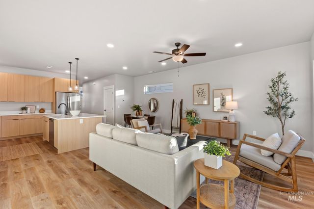 2111 S Pacific St, Boise, ID 83705