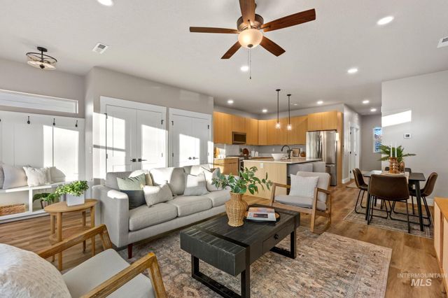 2111 S Pacific St, Boise, ID 83705