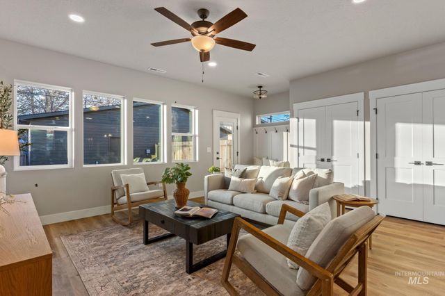 2111 S Pacific St, Boise, ID 83705