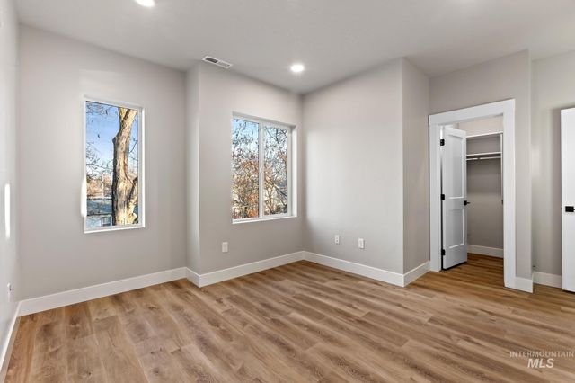 2111 S Pacific St, Boise, ID 83705