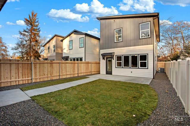 2111 S Pacific St, Boise, ID 83705