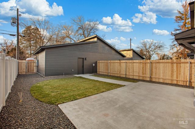 2111 S Pacific St, Boise, ID 83705