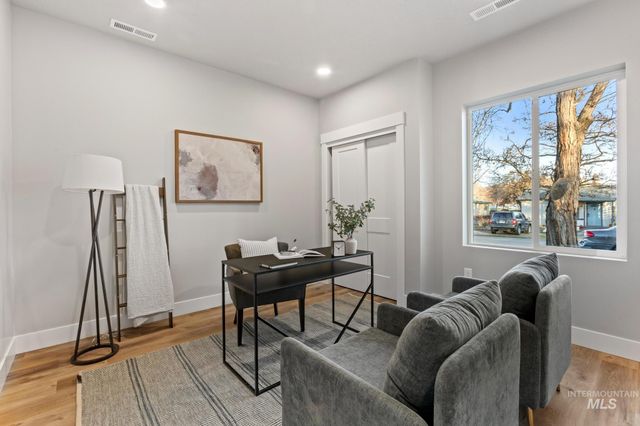 2111 S Pacific St, Boise, ID 83705