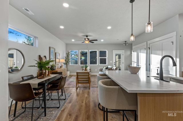 2111 S Pacific St, Boise, ID 83705