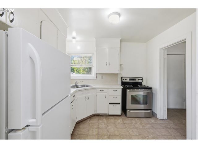 2189 HILYARD St, Eugene, OR 97405