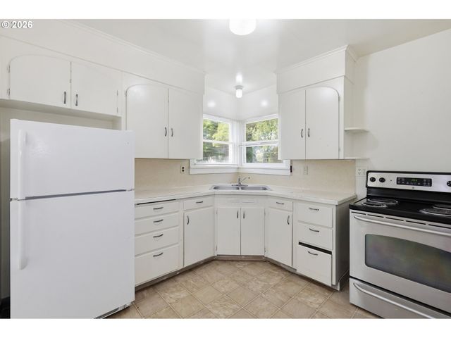 2189 HILYARD St, Eugene, OR 97405