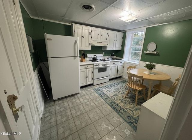 1519 New Scotland Road 2 Right, Bethlehem, NY 12159