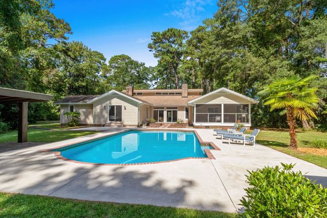 1762 Cliffwood Dr., Myrtle Beach, SC 29572