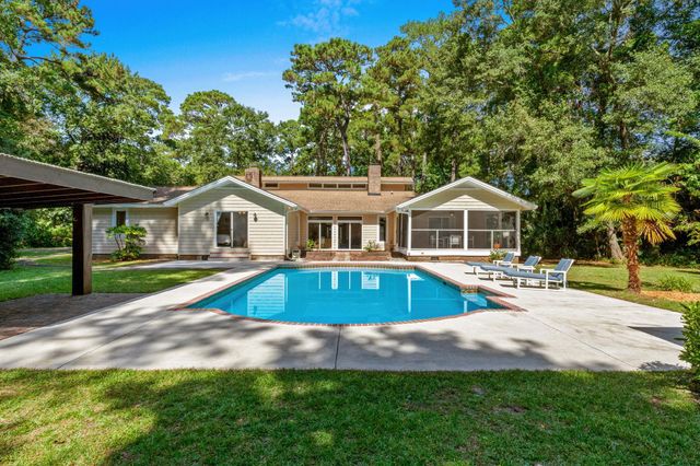 1762 Cliffwood Dr., Myrtle Beach, SC 29572